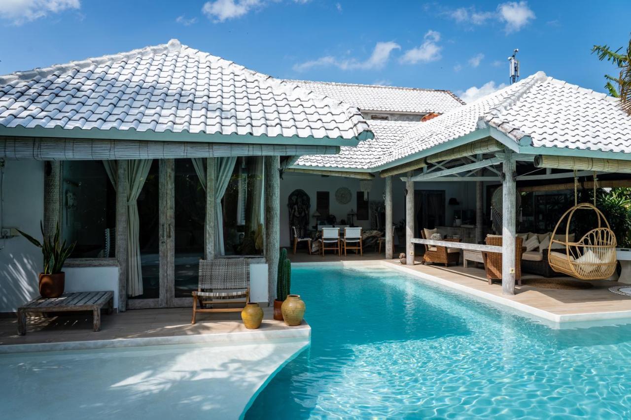 Cocowhite Villa Seminyak Esterno foto